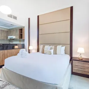 Bnbmehomes - Cosy Downtown Apt W Balcony Near Metro Station -1710 Apartment Dubai
