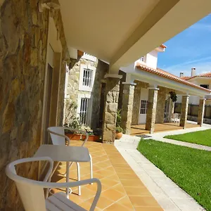 Em Moradia Com Jardim Apartamento Cascais